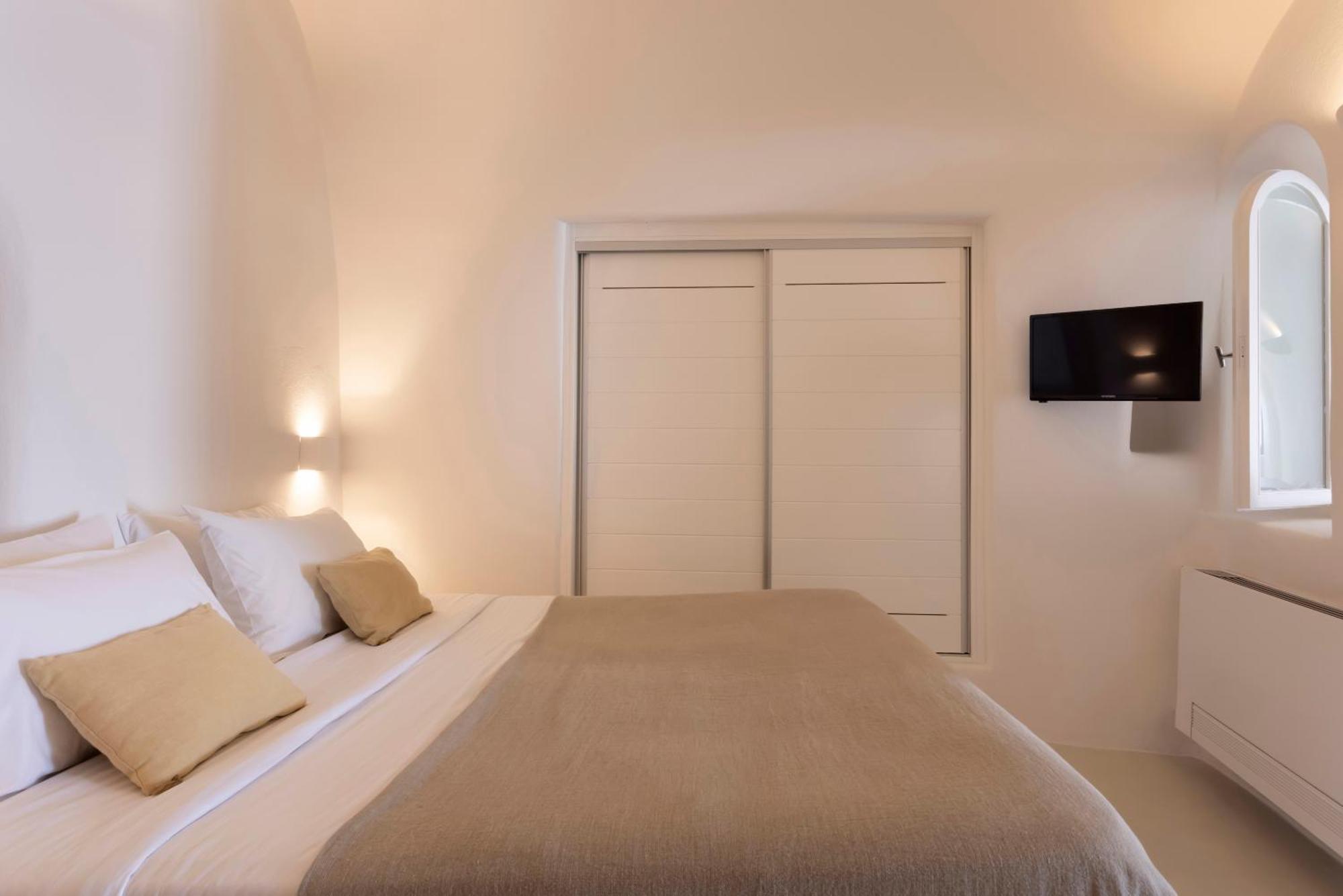 Bluedome Cavehouses By Otium Villas Oia  Room photo